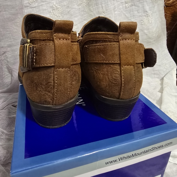 White Mountain Men's Brown Ankle Boots - Picture 5 of 10